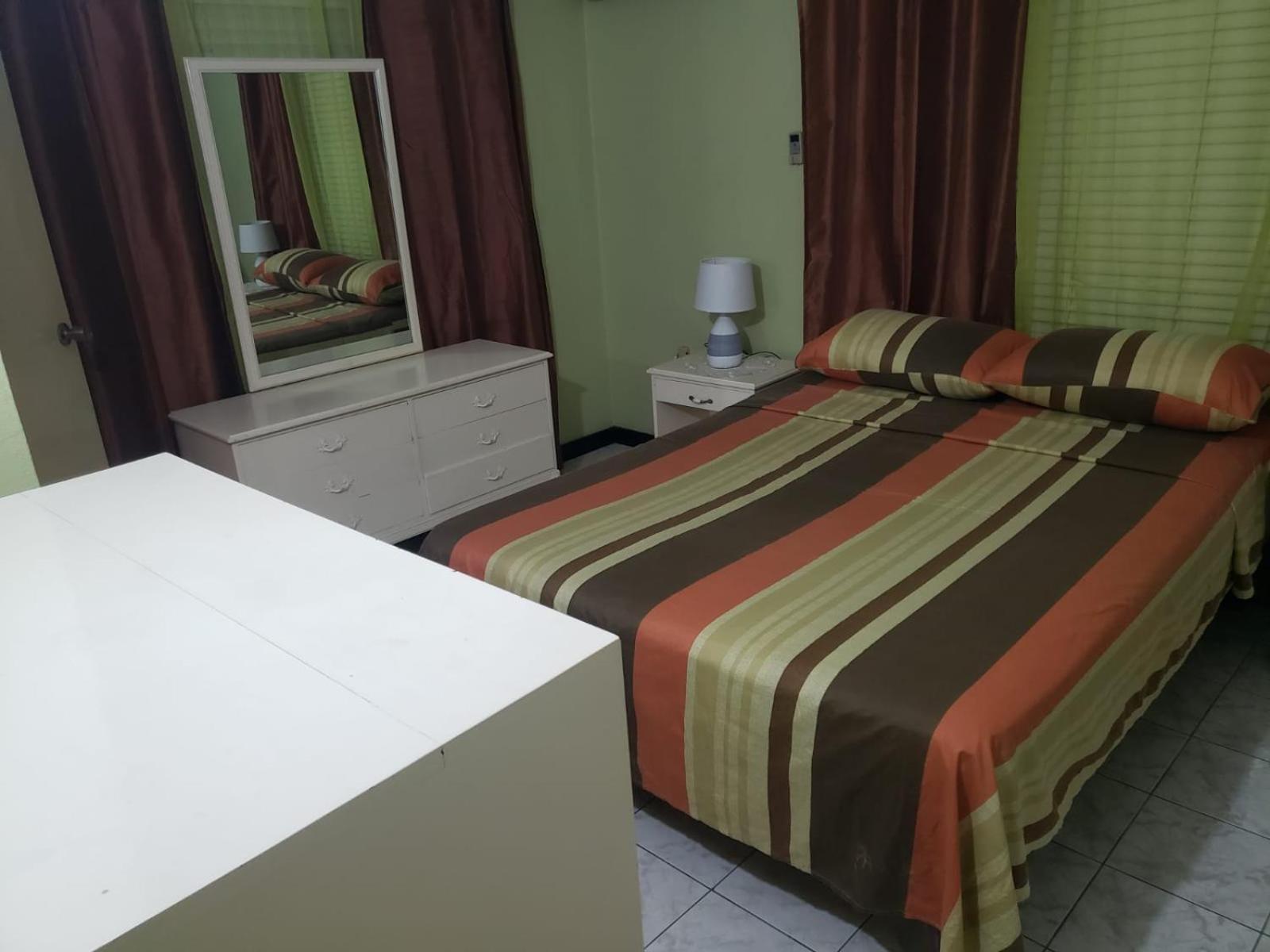 Finest Accommodation Renfrew Place 4-12 Renfrew Rd 2 Bedroom 2 Bat Apt # 15 New Kinston Jamaica Kingston Exterior photo